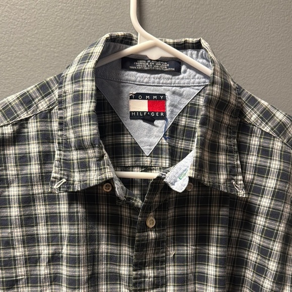 Tommy Hilfiger White and Green Casual Button Down Shirt - Picture 2 of 8